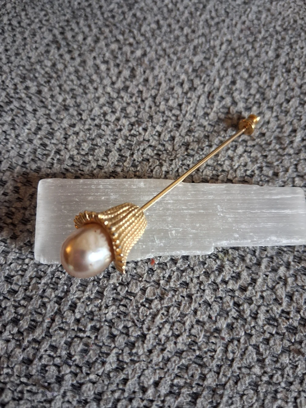 N/A elegant gold